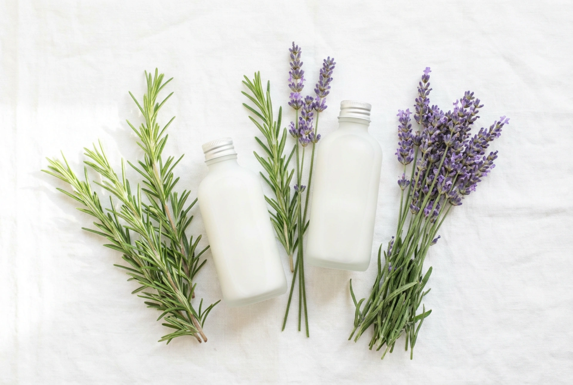 Naturalny szampon do włosów „bez chemii”: jak czytać składy i wybierać świadomie