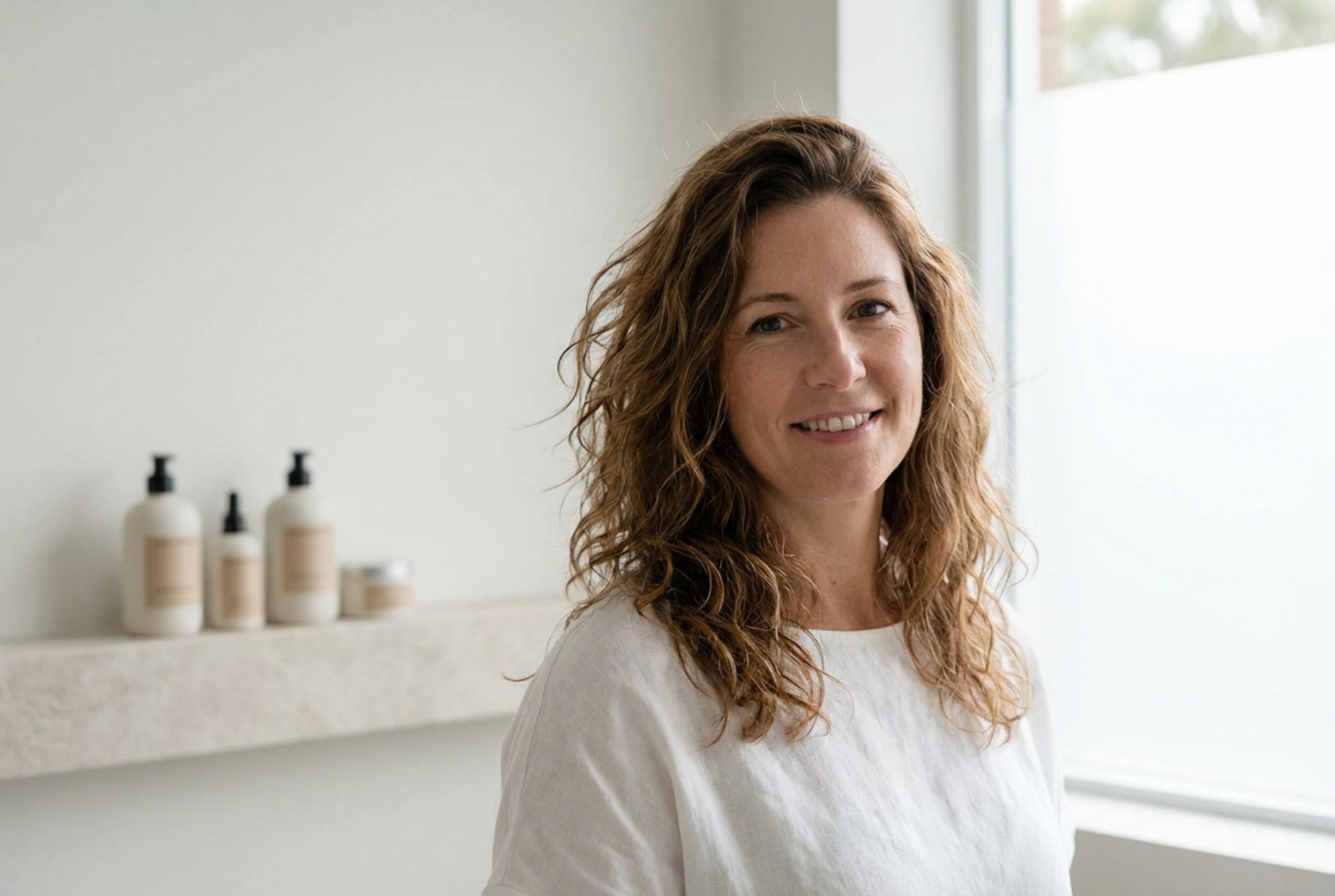 Półdługie cięcia dla niej: fryzury półdługie damskie na co dzień