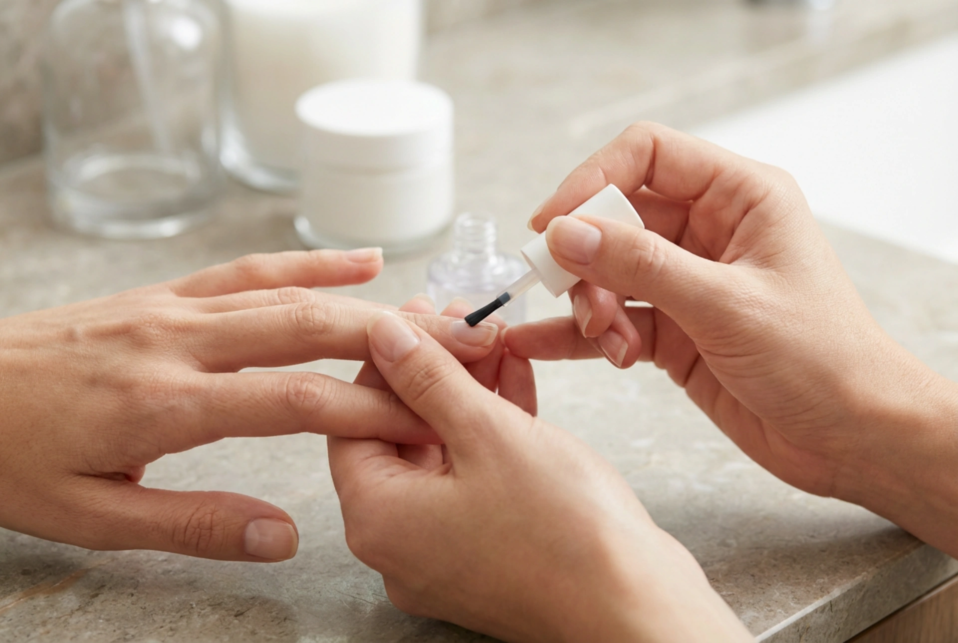 Hybryda na naturalnej płytce: przygotowanie, baza wzmacniająca, aplikacja