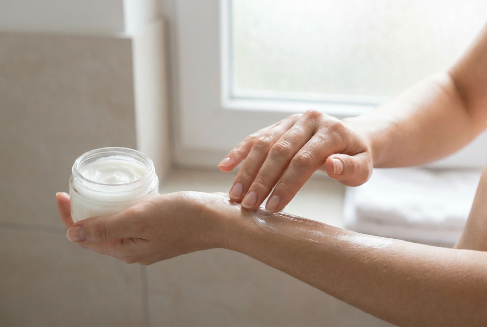 Jak wybrać balsam nawilżający i sprawić, by lepiej nawadniał skórę