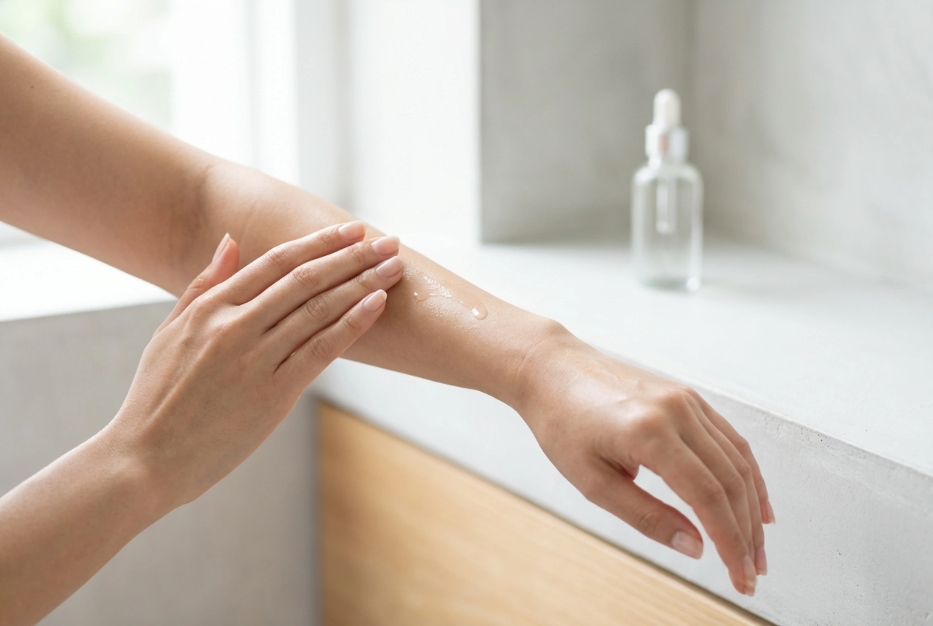 Suchy olejek do ciała: kiedy się sprawdza i jak go nakładać