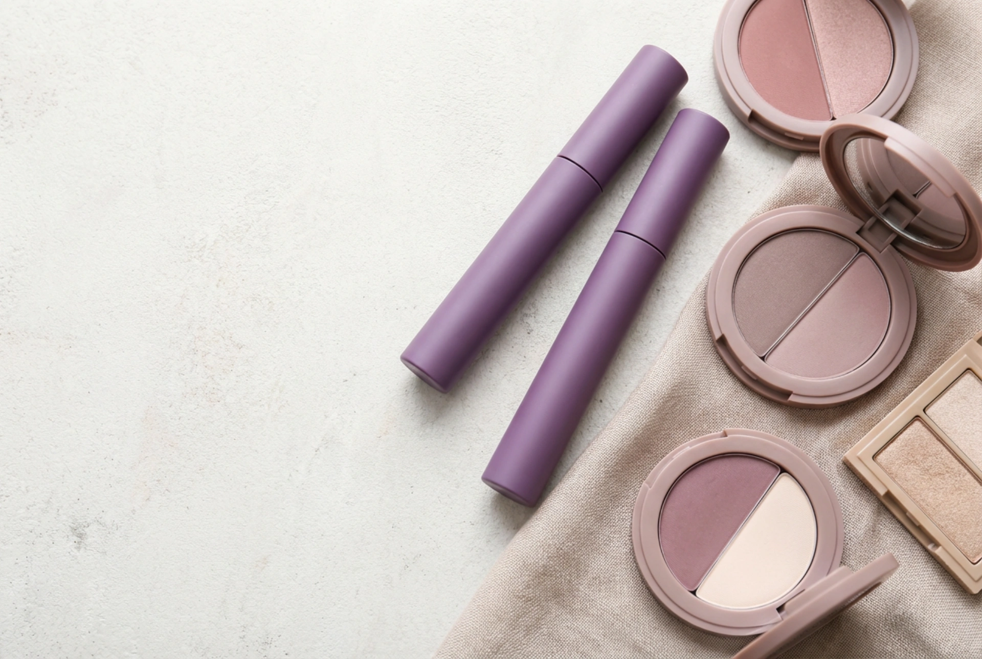 Fioletowy tusz do rzęs: z czym łączyć i jak dopasować do tęczówki