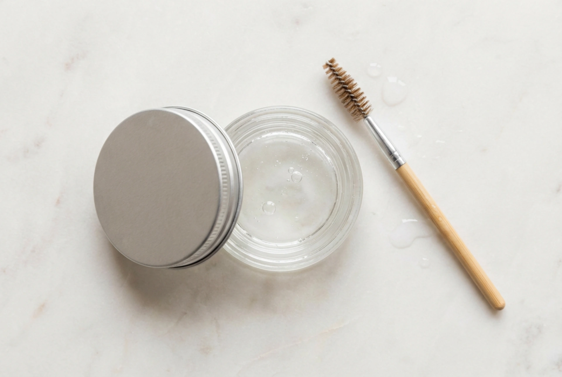 Mydełko do brwi: jak dobrać formułę i aplikować bez białych śladów